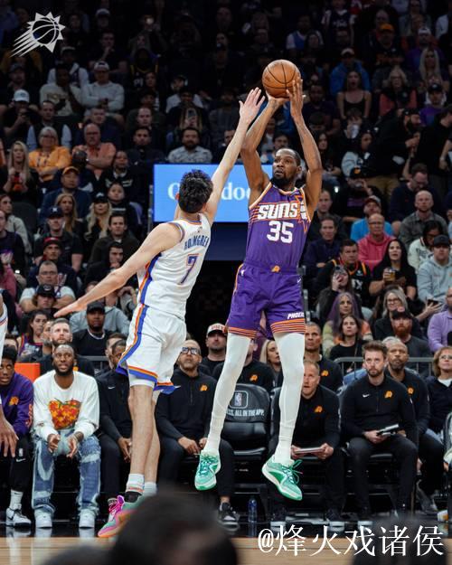 杜兰特利用掩护命中三分，终场前火箭与掘金连中四记远投对决